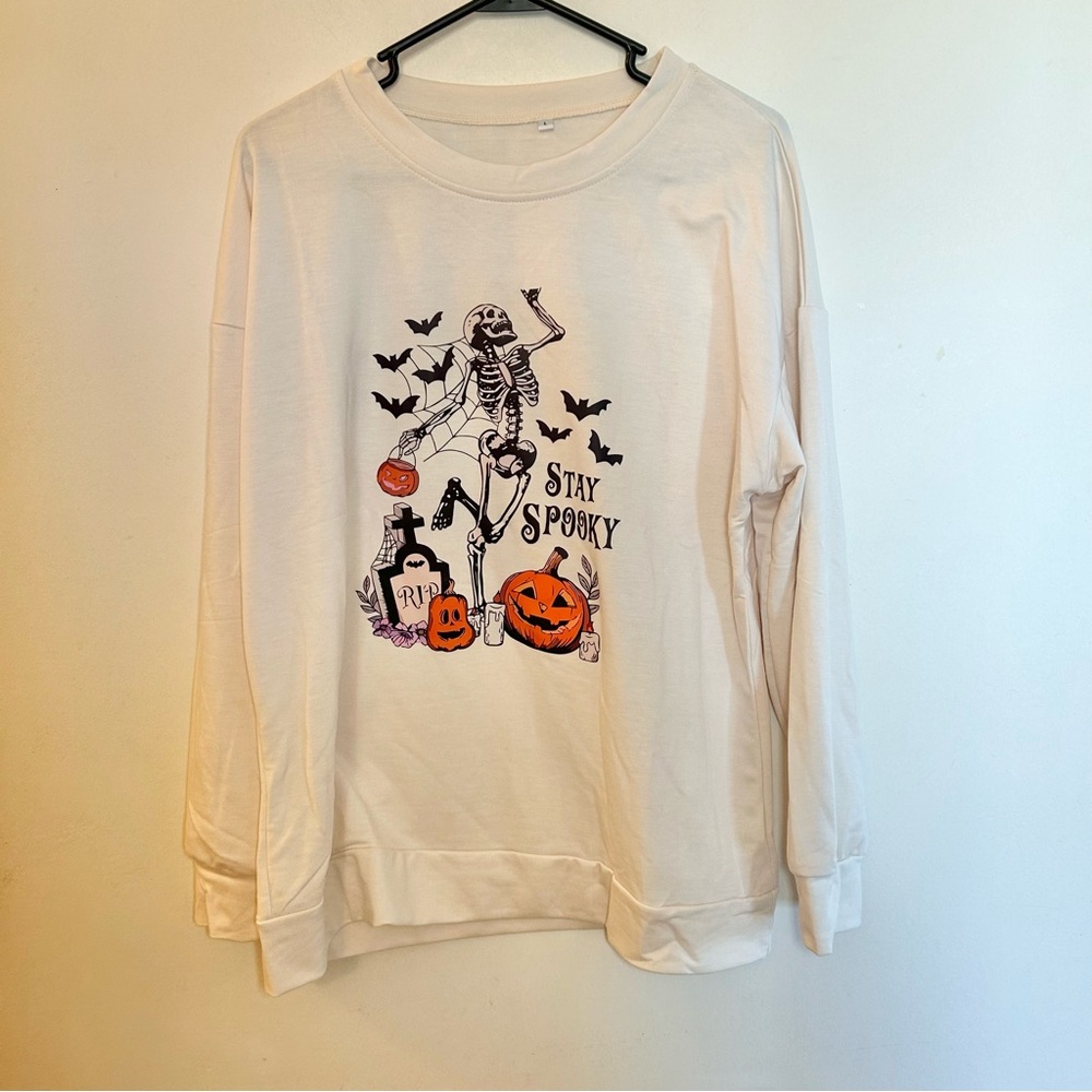 Halloween “Stay Spooky” Skeleton Cream Lightweight Pullover Sweatshirt  (NWOT)